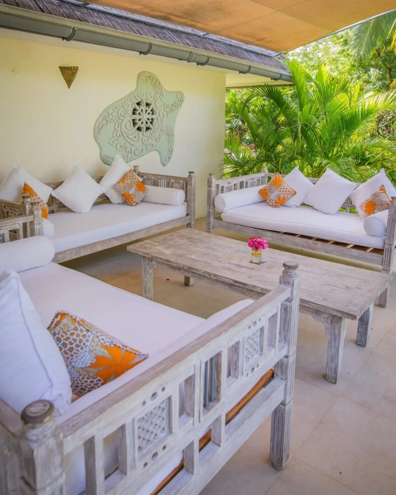Dolphin Galu Beach House 1